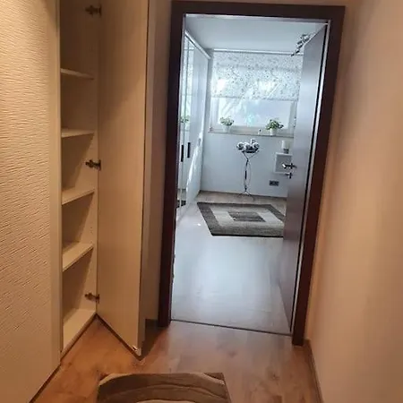 Zentrale Messe/ferien Whg Mit Garten & Parkplatz