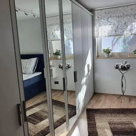 Zentrale Messe/ferien Whg Mit Garten & Parkplatz *