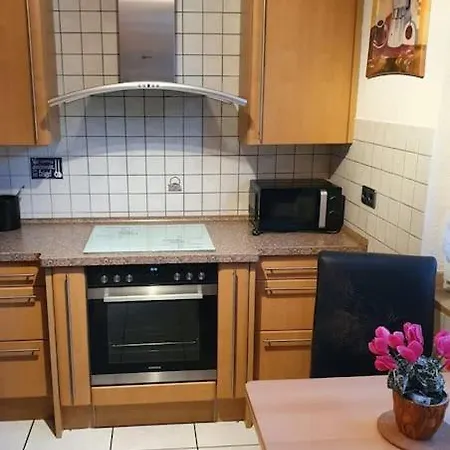 Zentrale Messe/ferien Whg Mit Garten & Parkplatz *
